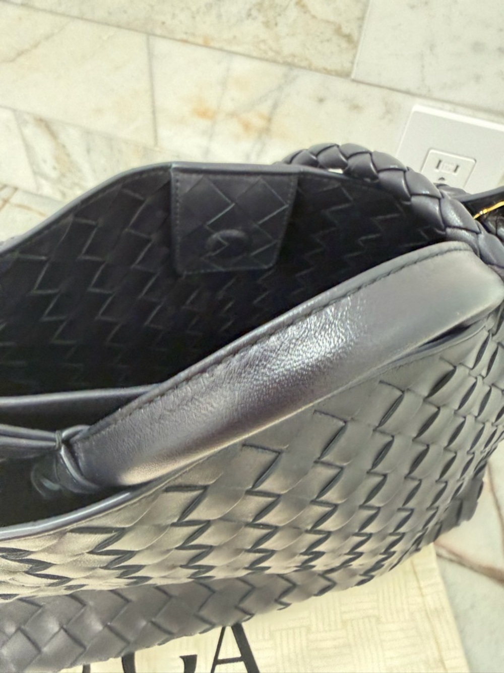 Bottega Veneta Andiamo in color Navy small like new w receipt - Picture 5 of 11